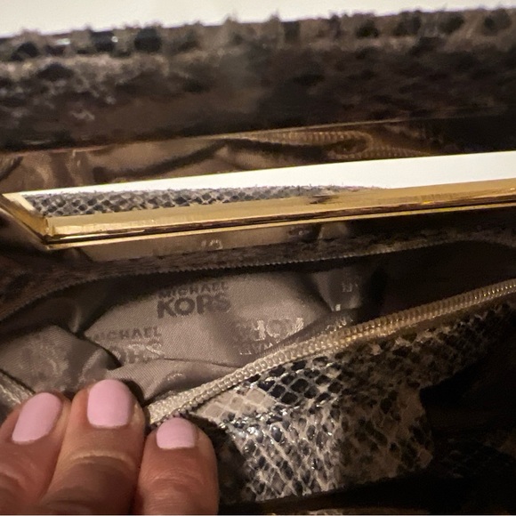 Beautiful Michael Kors Snake Skin Embossed Clutch Bag Tan/black Print - Picture 8 of 12